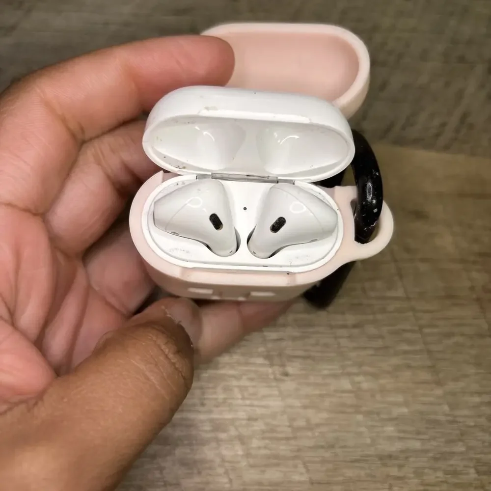 Apple 2nd Generation Airpod with Charging Case - White - FOR PARTS/REPAIR ONLY
